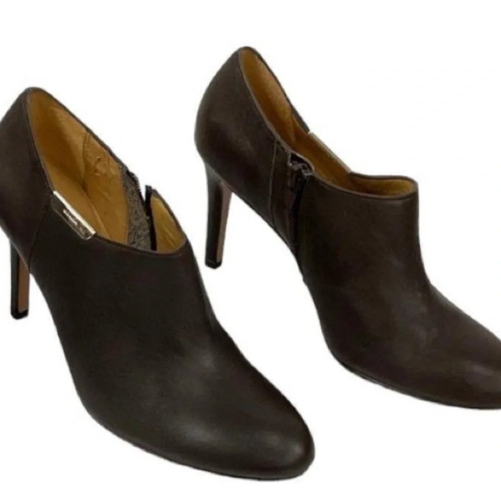 Coach - Picture 2 of 5